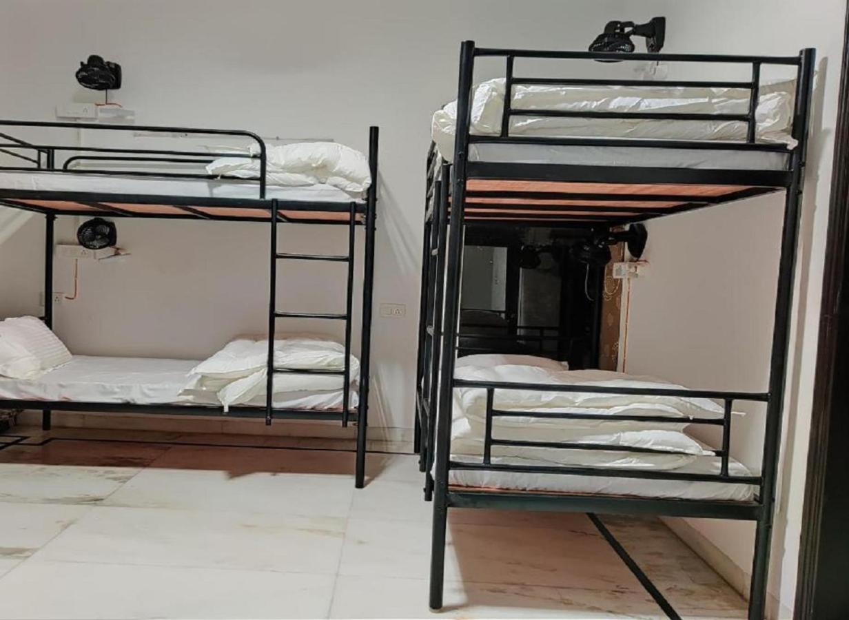 A Sleepy Fox Hostel Új-Delhi Kültér fotó